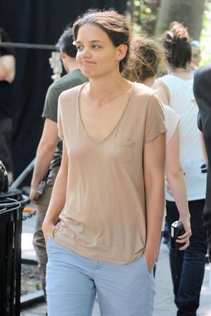 Katie Holmes Pictures Katie Holmes Films  Mania Days  in Washington Square Park (May 21, 2013)