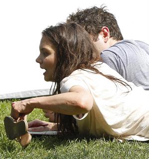 Katie Holmes Pictures Katie Holmes Films  Mania Days  in Washington Square Park (May 21, 2013)