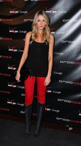 Katrina Bowden launch of Verizon's wireless Droid in New York