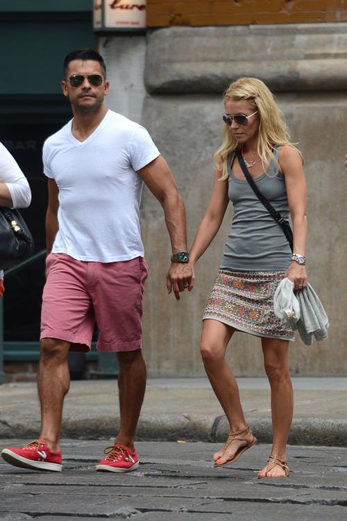 Kelly Ripa - Out in SoHo for some shopping - July 27, 2012