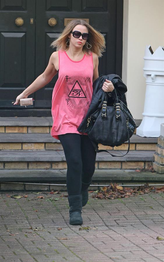 Kimberley Walsh Leaving her london home - October 9, 2012 
