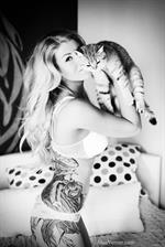 Maria Anohina in a Photoshoot with her cat.  Alisa Verner photographer