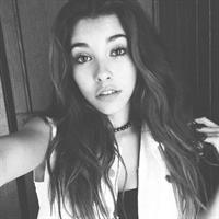 Madison Beer taking a selfie