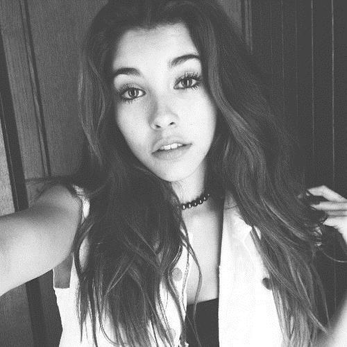 Madison Beer taking a selfie