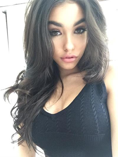Madison Beer taking a selfie