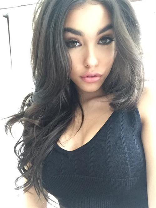 Madison Beer taking a selfie