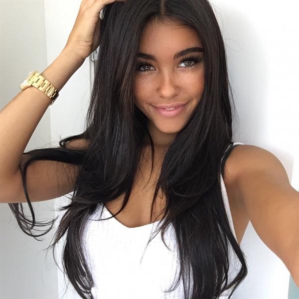 Madison Beer taking a selfie