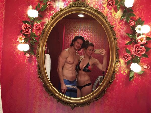 Iliza Shlesinger in a bikini taking a selfie