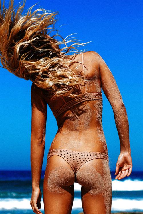 Elyse Knowles in a bikini - ass