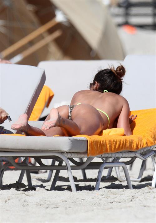 Leryn Franco bikini candids in Miami 11/12/12 
