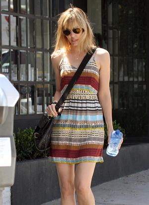 Leslie Bibb - Left a hair salon in West Hollywood, California - August 23, 2012