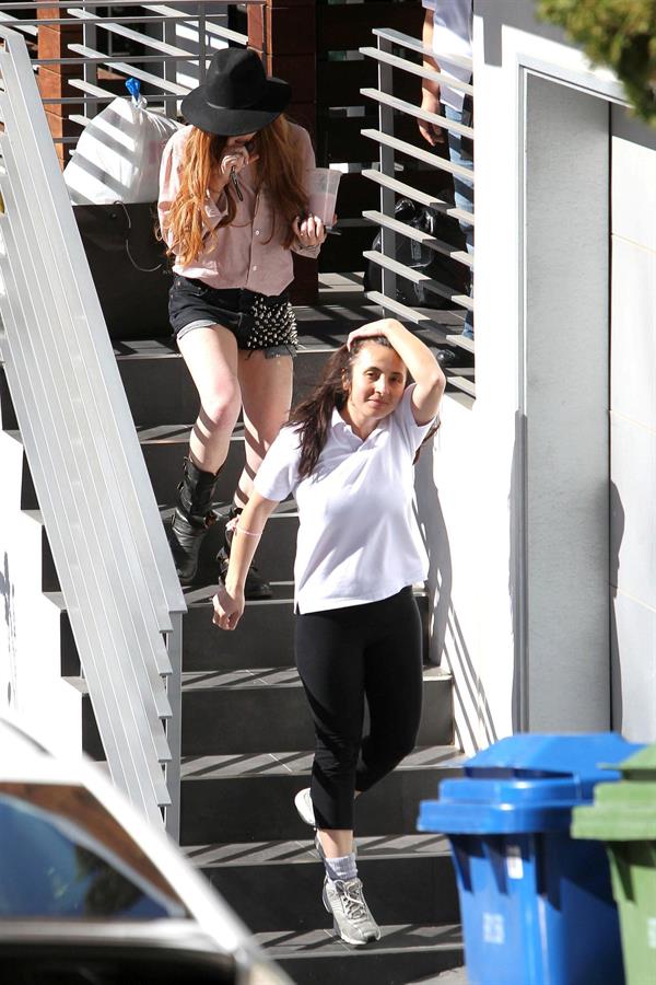 Lindsay Lohan - Exposes her socks in Los Angeles (31.01.2013) 