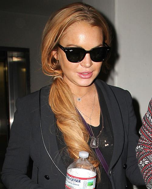 Lindsay Lohan - Los Angeles International Airport (10.04.2013) 