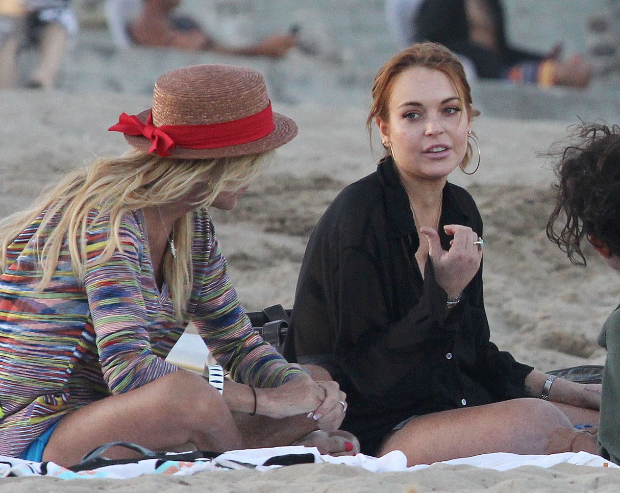 Lindsay Lohan - arriving to the beach in Malibu - August 12, 2012