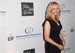 Lisa Kudrow Attends An Unforgettable Evening at Regent Beverly Wilshire Hotel (02.05.2013) 