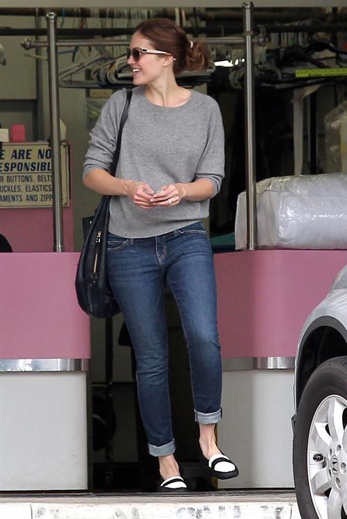 Mandy Moore - Stopping By A Dry Cleaners - August 25, 2012