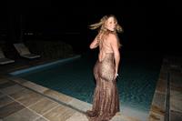 Mariah Carey Looks stunning as she relaxes in the water while on Easter vacation April 2, 2013