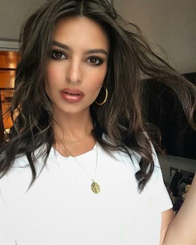 Emily Ratajkowski taking a selfie