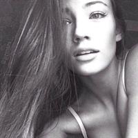 Lorena Rae taking a selfie