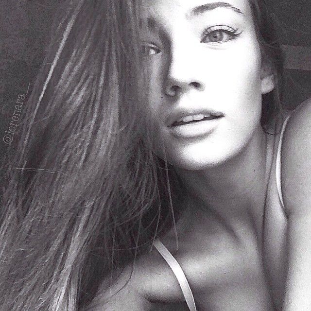 Lorena Rae taking a selfie