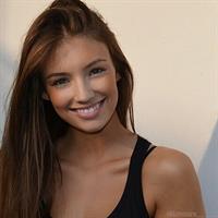 Lorena Rae taking a selfie