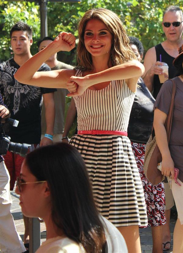 Maria Menounos - Crashes an interview & runs on stage on the show EXTRA LA on September 17, 2012