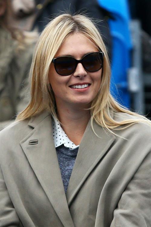 Maria Sharapova Watches her boyfriend on day one of the AEGON Championships at Queens Club in London - June 10, 2013 