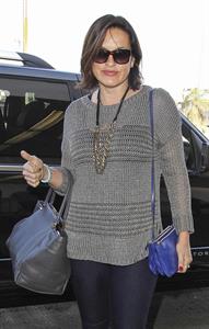 Mariska Hargitay Arrives at LAX Airport in Los Angeles (November 11, 2013) 