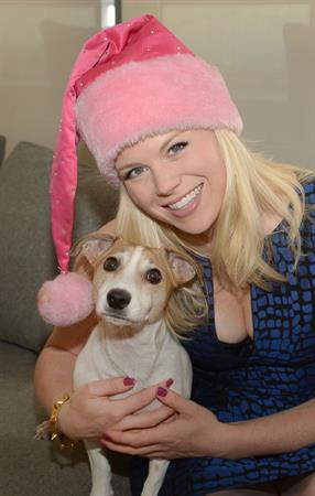 Megan Hilty Ready For Christmas Photoshoot in New York December 21, 2012