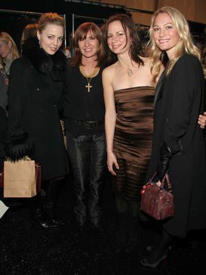 Melissa George 'Nicole Miller' Fashion Show - Mercedes Benz Fashion Week (February 2, 2007) 