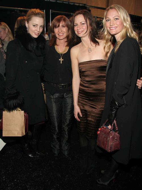 Melissa George 'Nicole Miller' Fashion Show - Mercedes Benz Fashion Week (February 2, 2007) 