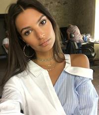 Emily Ratajkowski taking a selfie
