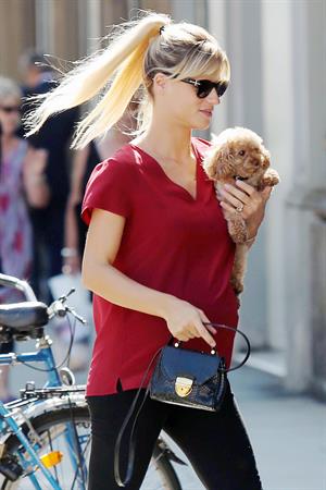 Michelle Hunziker Out Shopping in Milan 12.09.13