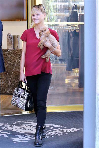 Michelle Hunziker Out Shopping in Milan 12.09.13
