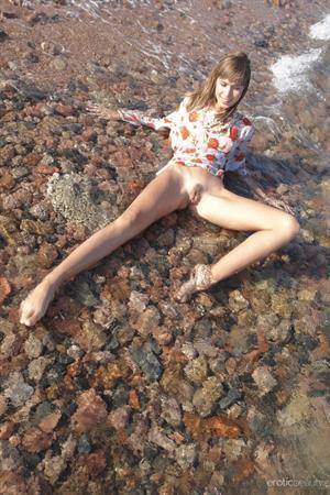 Alizeya A Pussy Pictures Alizeya A in In The Sea for Erotic Beauty