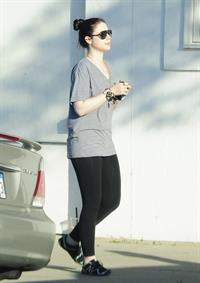 Michelle Trachtenberg shopping in Beverly Hills 9/12/13