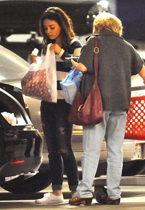 Mila Kunis - Caught with her mother and a shopping cart on a parking place in Los Angeles (04.02.2013) 