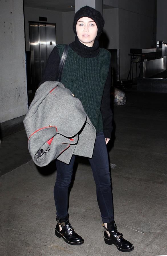 Miley Cyrus LAX airport 11/20/12 