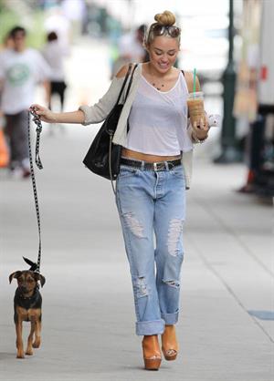 Miley Cyrus - Out with Happy in Philadelphia (August 7th 2012)