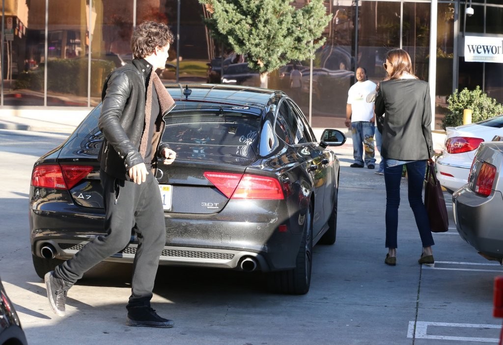 Miranda kerr outside a spa in LA on January 4th 2013  