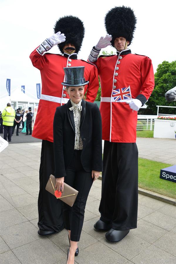 Mischa Barton - Epsom Derby in Epsom, England, June 2, 2012