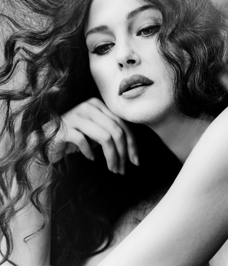 Monica Bellucci - Sunday Times Photoshoot 8.79/10