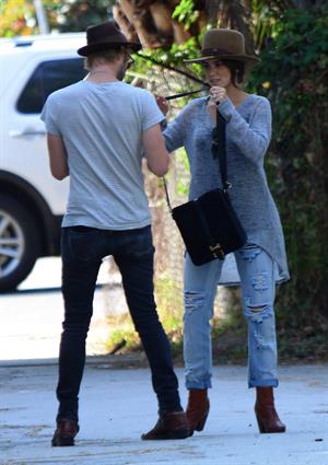 Nikki Reed spotted in ripped jeans in Venice (05.06.2013) 