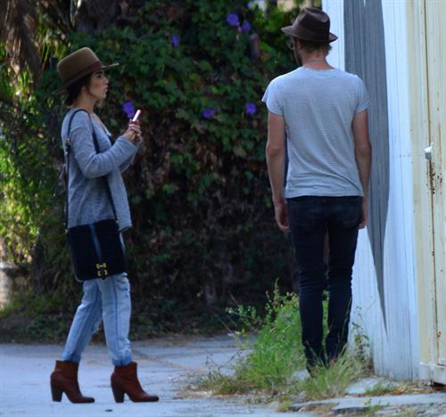 Nikki Reed spotted in ripped jeans in Venice (05.06.2013) 
