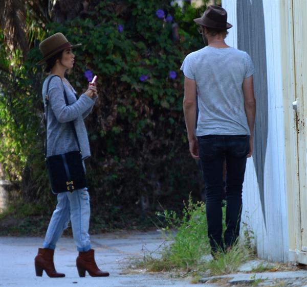 Nikki Reed spotted in ripped jeans in Venice (05.06.2013) 