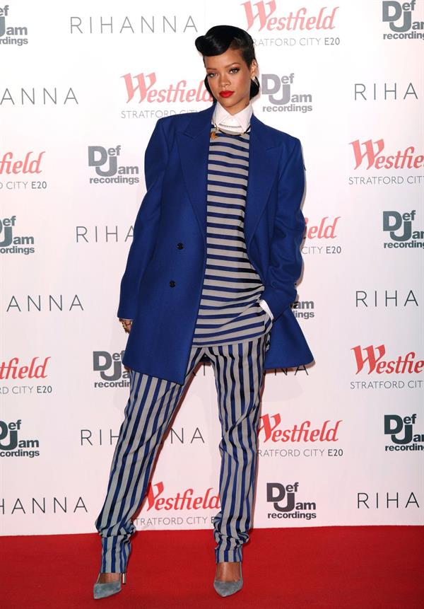 Rihanna Westfield Stratford Lights London Switch On (November 19, 2012) 