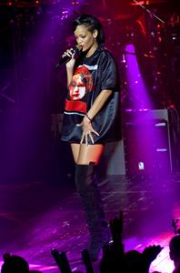 Rihanna backstage/performing during 777 Tour in Paris 11/17/12 