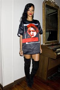 Rihanna backstage/performing during 777 Tour in Paris 11/17/12 