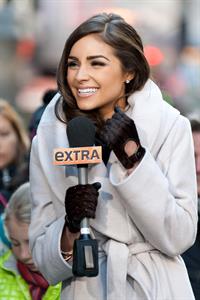 Olivia Culpo Visits 'Extra' in NYC (Jan 3, 2013) 