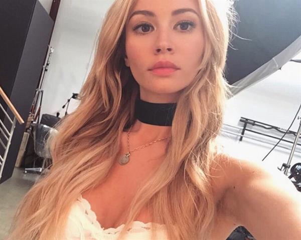 Bryana Holly taking a selfie